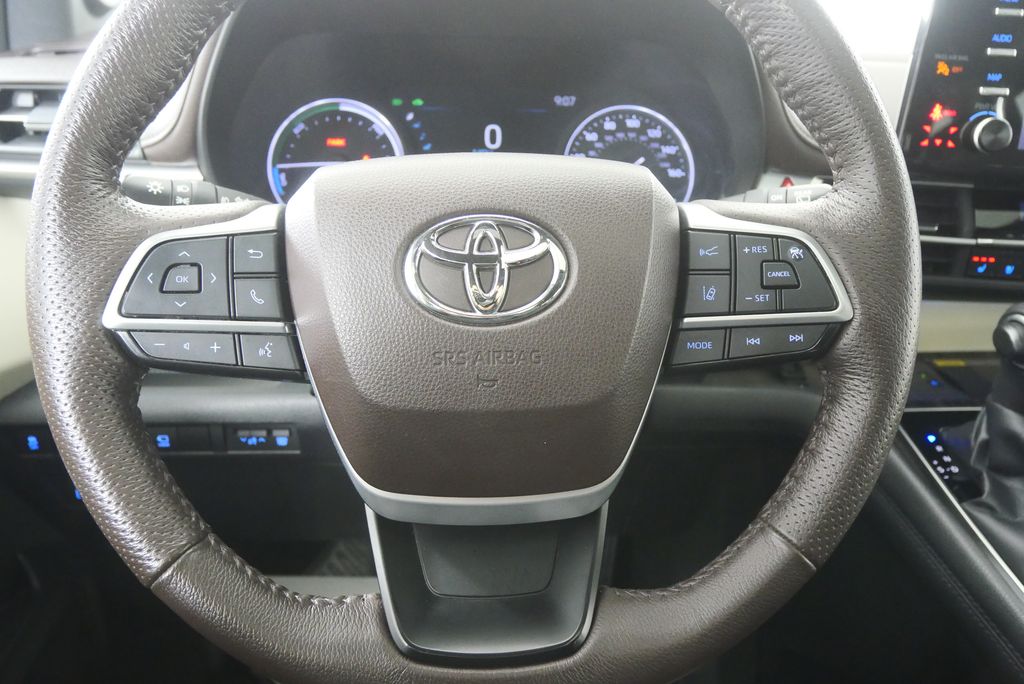 Thumbnail: 2022 Toyota Sienna - 21