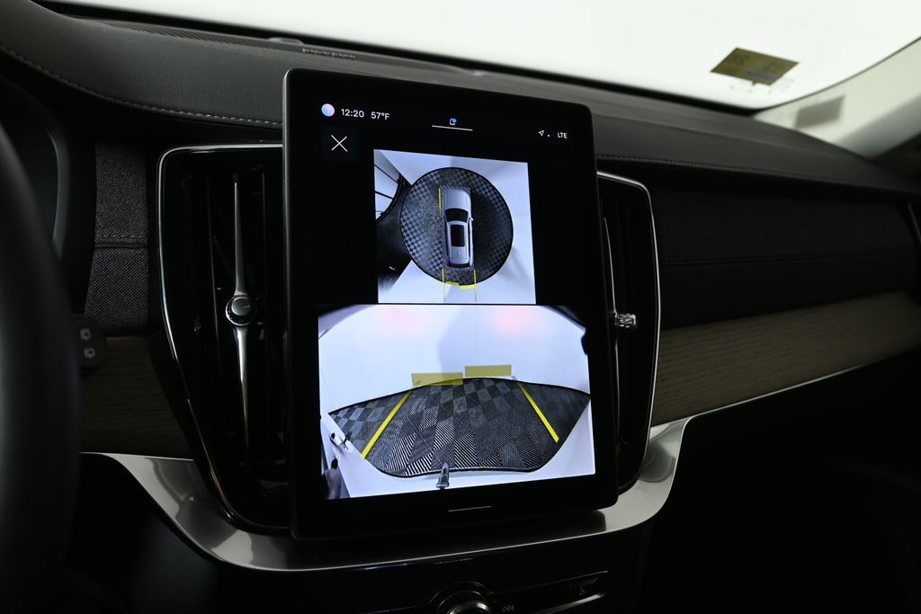 Thumbnail: 2025 Volvo XC90 - 24