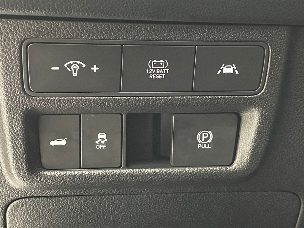 Thumbnail: 2023 Hyundai Sonata - 21