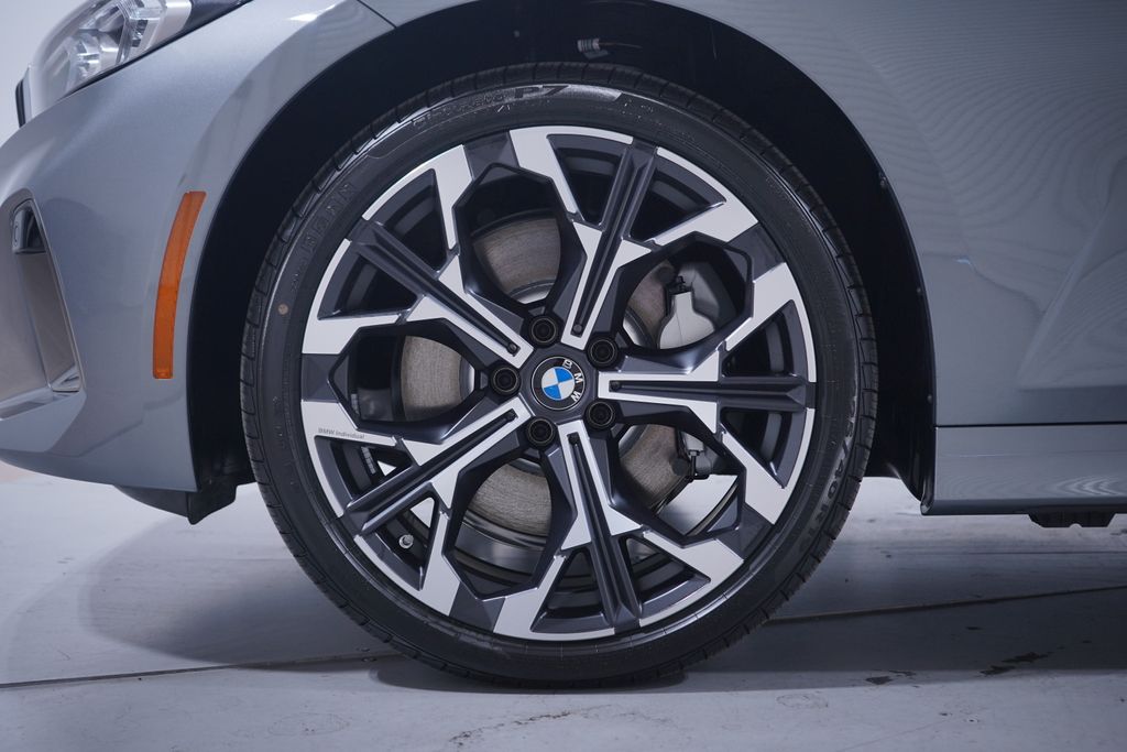 Thumbnail: 2025 BMW 3 Series - 2