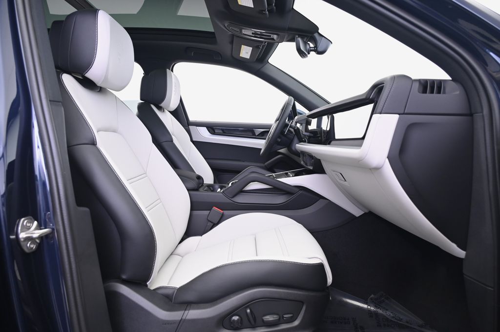 Thumbnail: 2026 Porsche Cayenne - 27