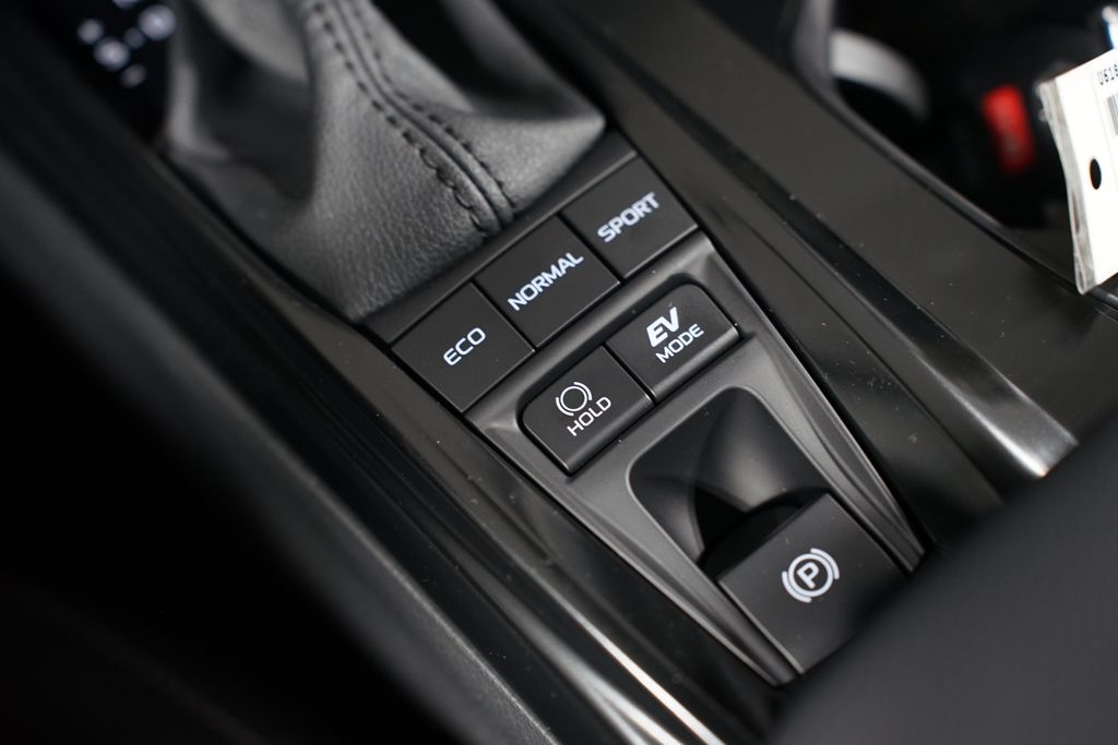 2025 Toyota Camry SE 24