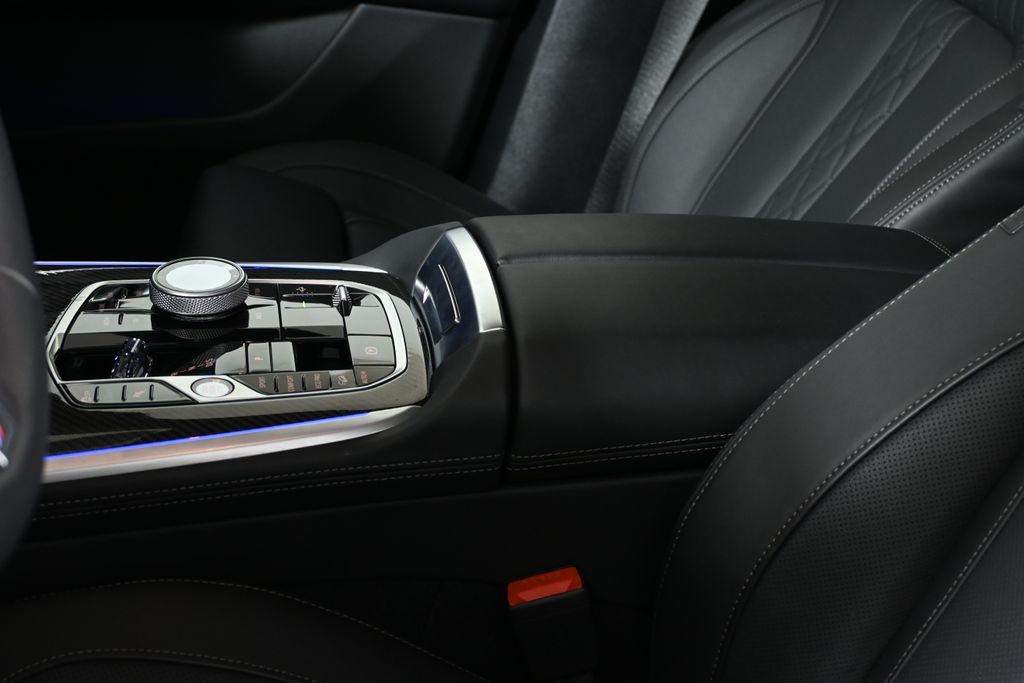 Thumbnail: 2026 BMW X7 - 26