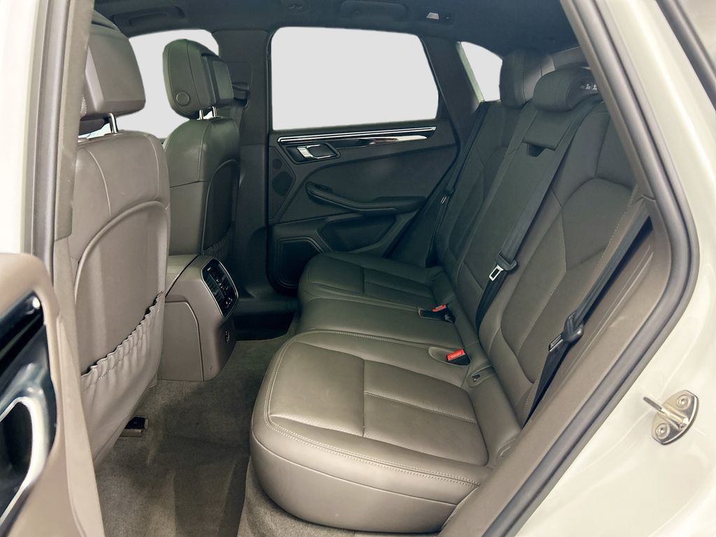 Thumbnail: 2023 Porsche Macan - 18