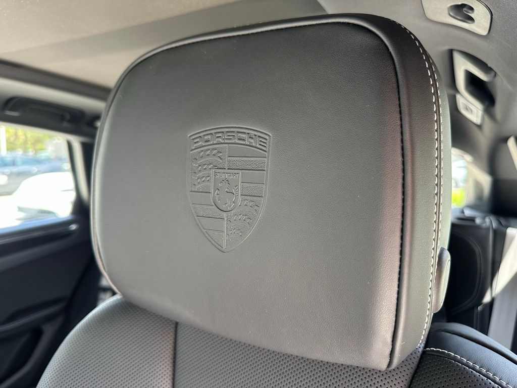 Thumbnail: 2025 Porsche Macan - 18