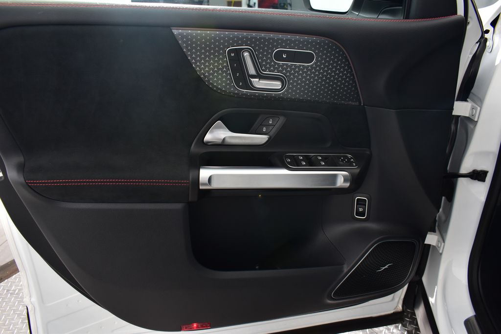 Thumbnail: 2025 Mercedes-Benz GLB - 11