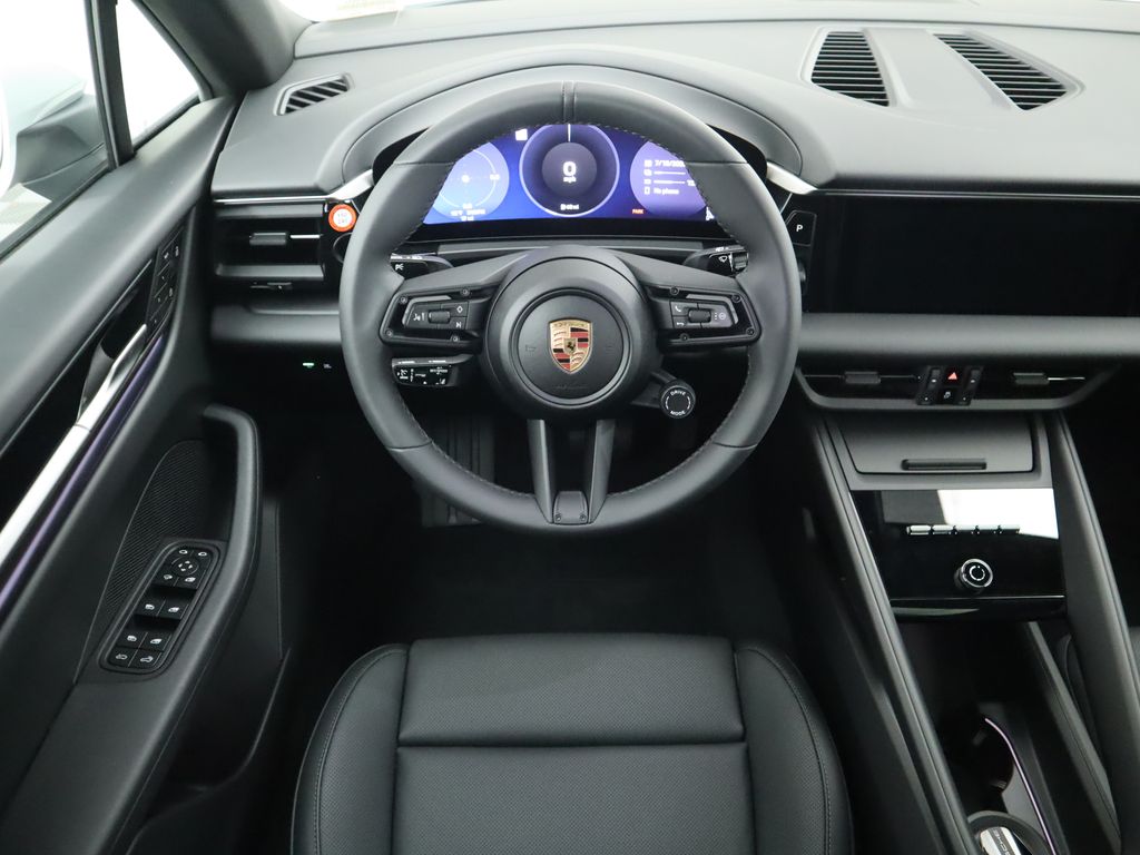 Thumbnail: 2025 Porsche Macan - 13