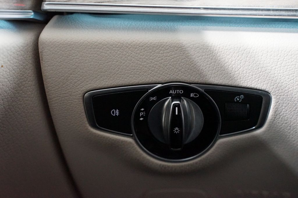 Thumbnail: 2019 Mercedes-Benz E-Class - 26