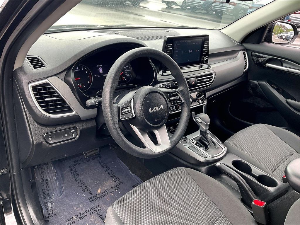 2023 Kia Seltos — photo 8