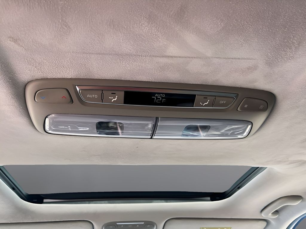 Used 2020 White Kia SX image 27