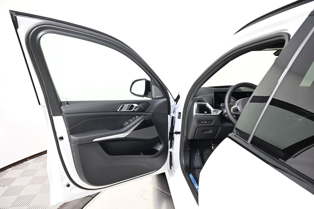 Thumbnail: 2026 BMW X5 - 21