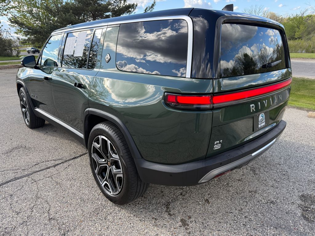 Rivian R1S
