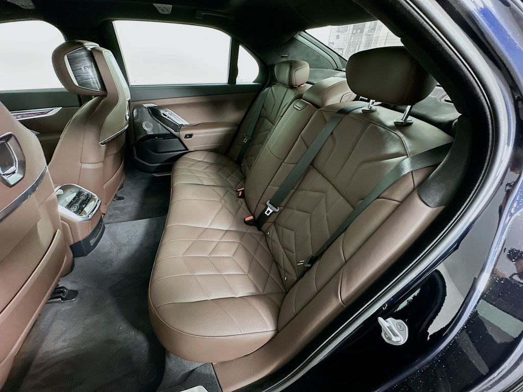 Thumbnail: 2025 BMW 7 Series - 17
