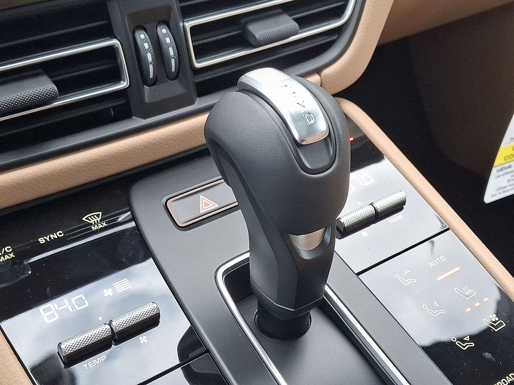 Thumbnail: 2026 Porsche Macan - 17