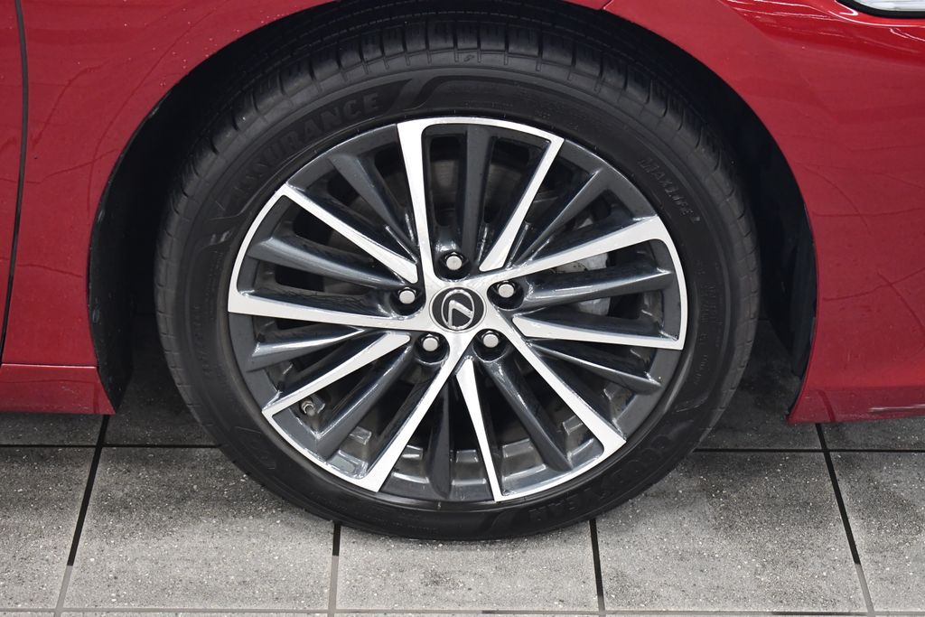 Thumbnail: 2022 Lexus ES - 9