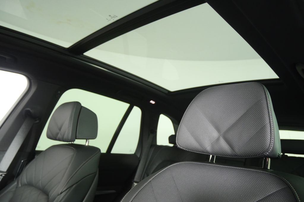 Thumbnail: 2026 BMW X5 - 11