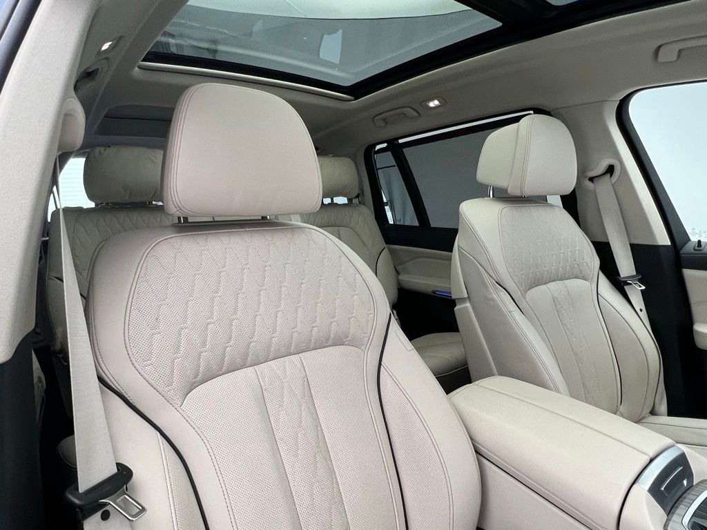 Thumbnail: 2022 BMW X7 - 7
