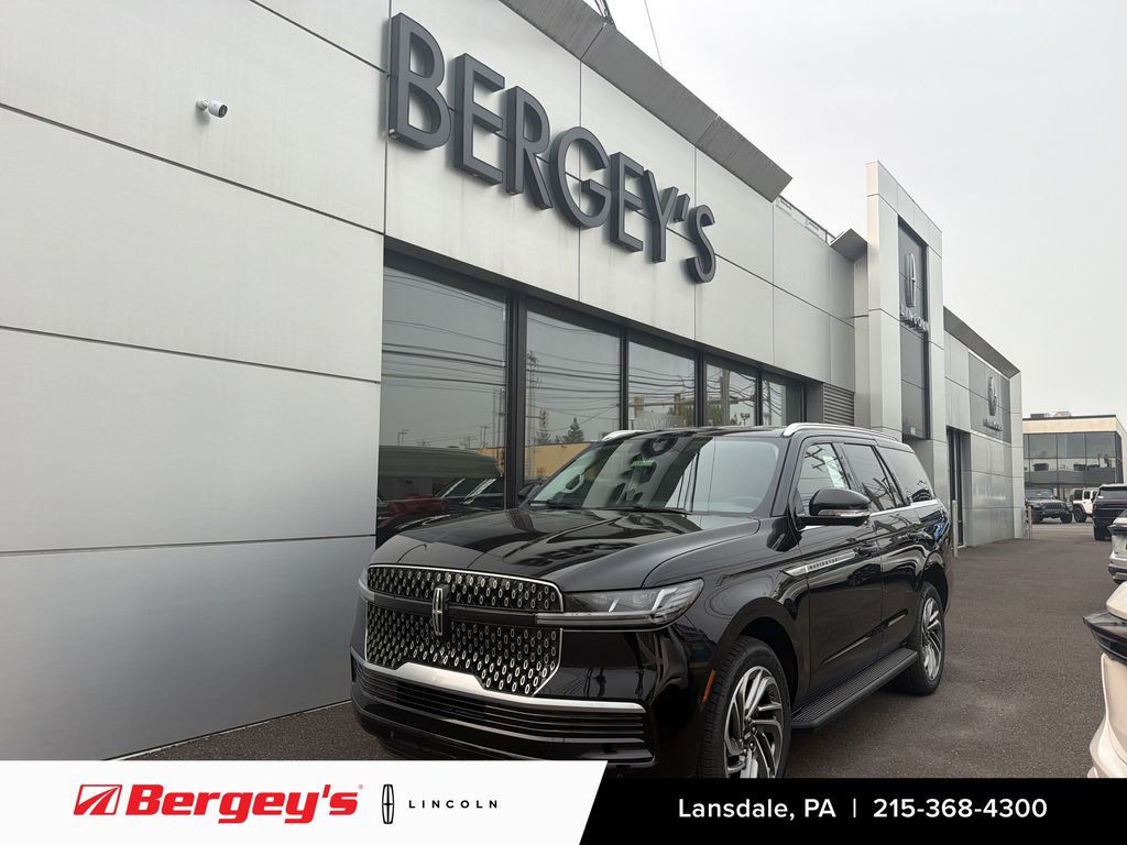 Infinite Black Metallic Clearcoat 2027 Lincoln Navigator SUV / Crossover Four-Wheel Drive Automatic