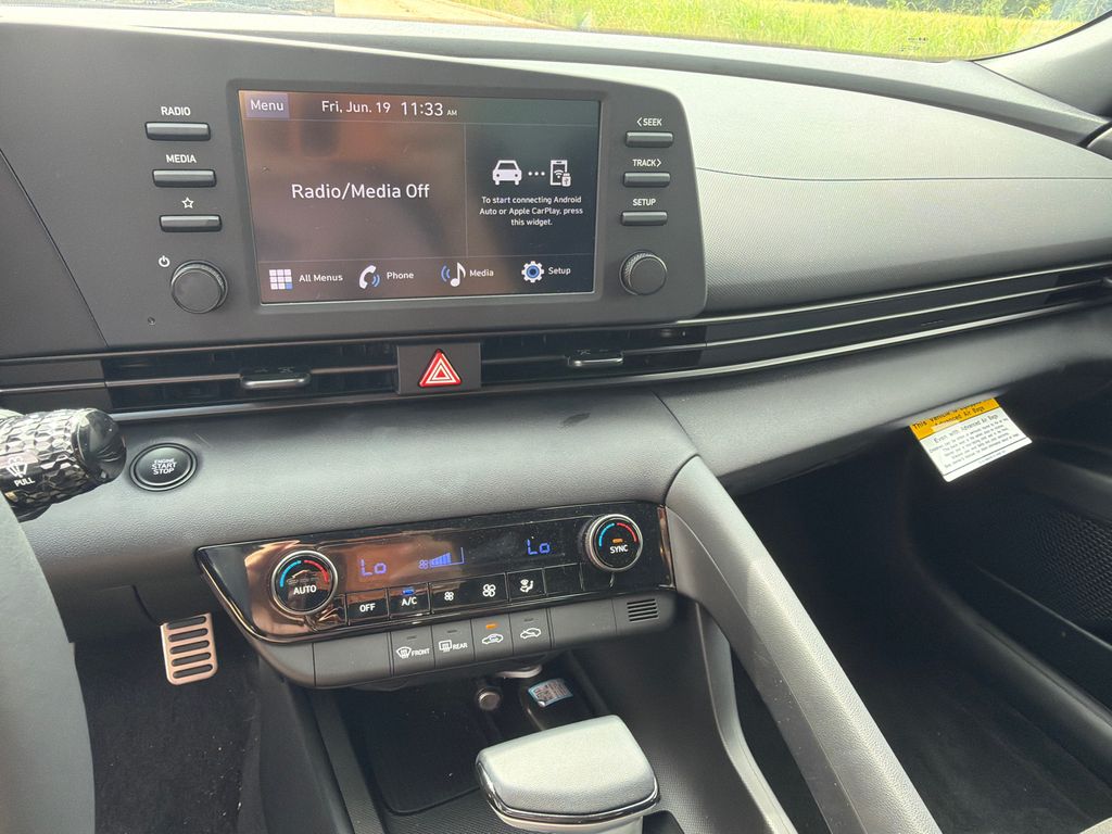 Used 2025 Red Hyundai SEL Sport image 25