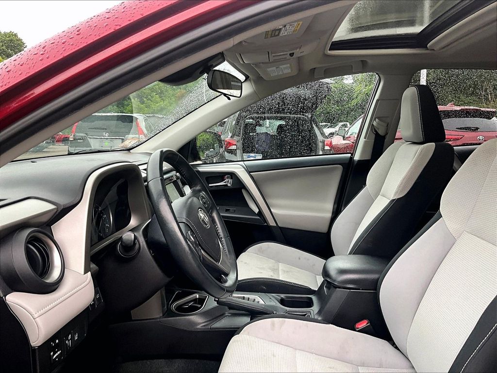 2018 Toyota RAV4 — photo 4