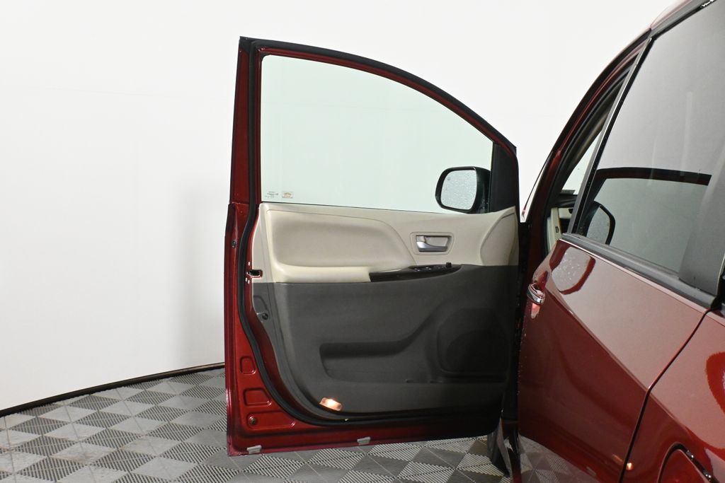 2019 Toyota Sienna XLE Premium 31