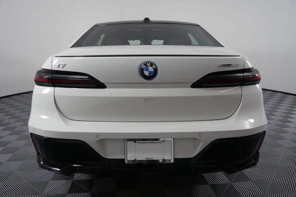 2025 BMW i7 xDrive60 5