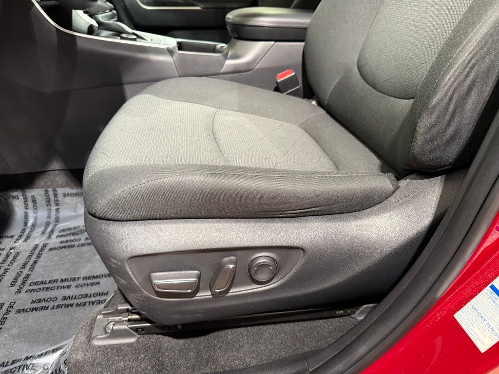 2022 Toyota RAV4 XLE 14