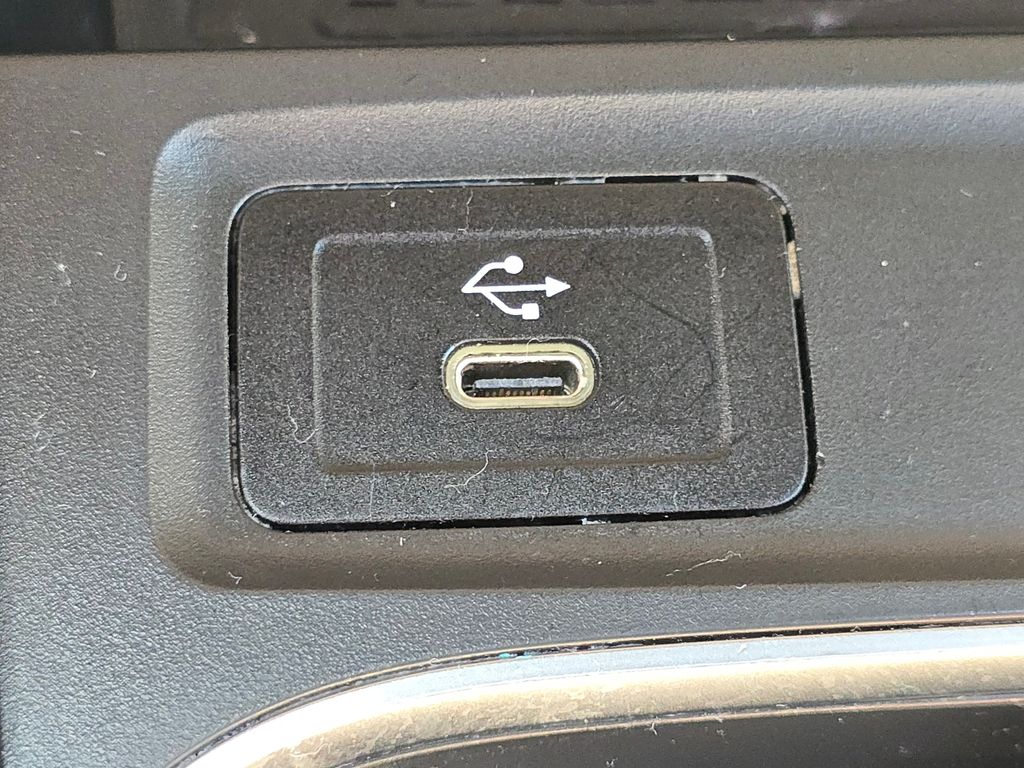 Certified Used 2025 White Mercedes-Benz GLB 250 image 30