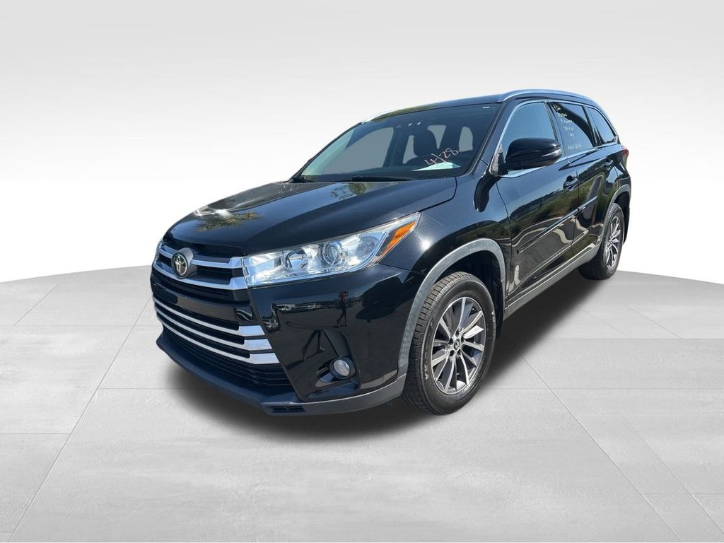 2019 Midnight Black Metallic Toyota Highlander XLE AWD SUV
