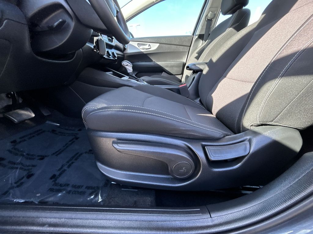 Thumbnail: 2023 Kia Forte - 12