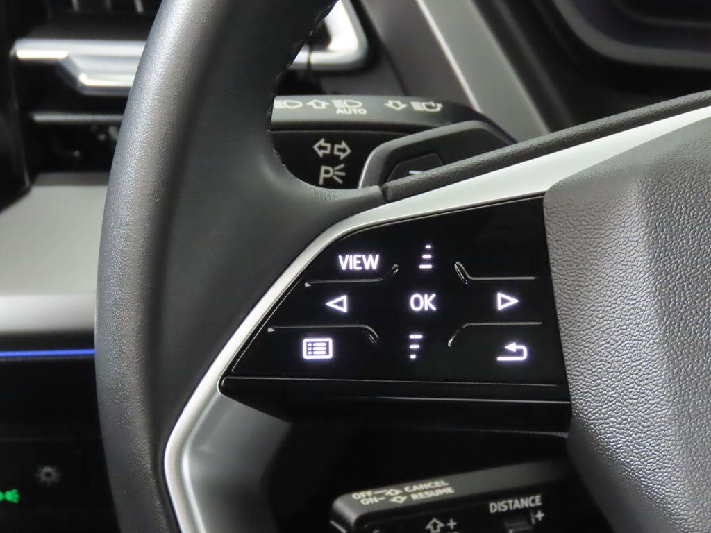 Thumbnail: 2023 Audi Q4 e-tron - 17