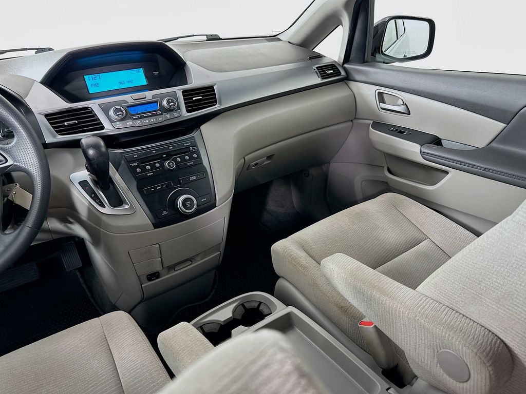 Thumbnail: 2011 Honda Odyssey - 21
