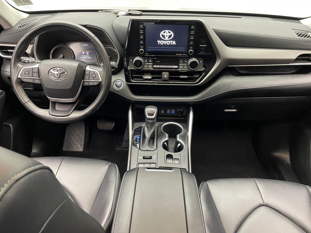 Thumbnail: 2022 Toyota Highlander - 19