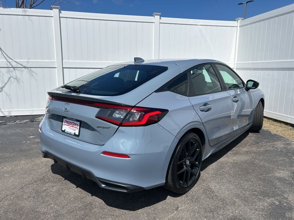 View vehicle photo 5