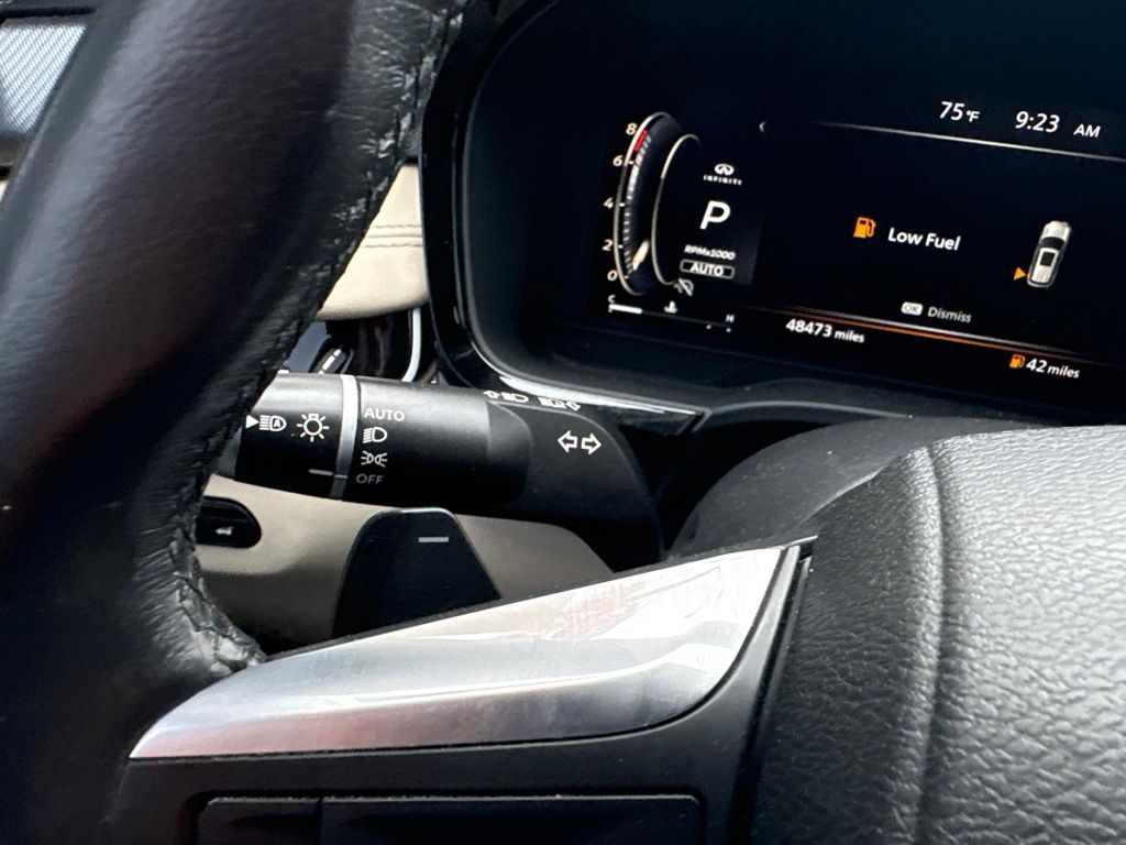 Used 2023 Gray INFINITI LUXE image 24