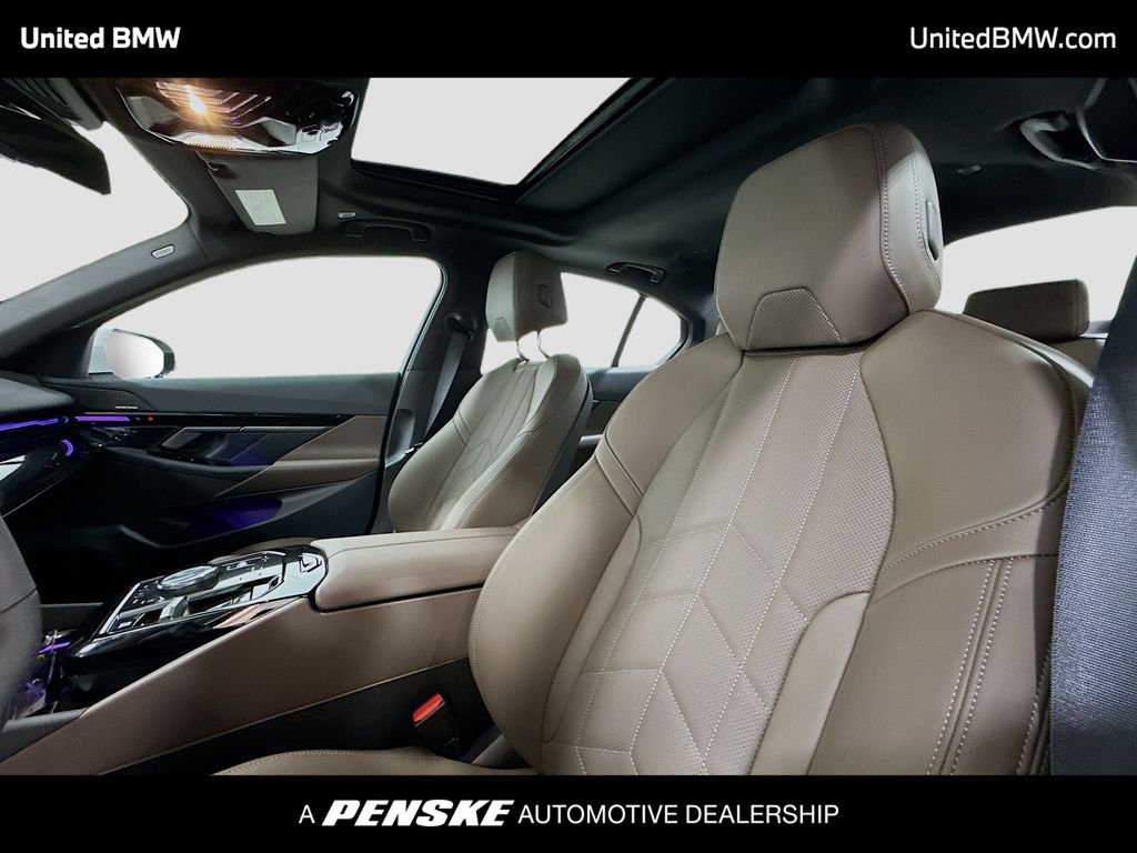 Thumbnail: 2026 BMW 5 Series - 5