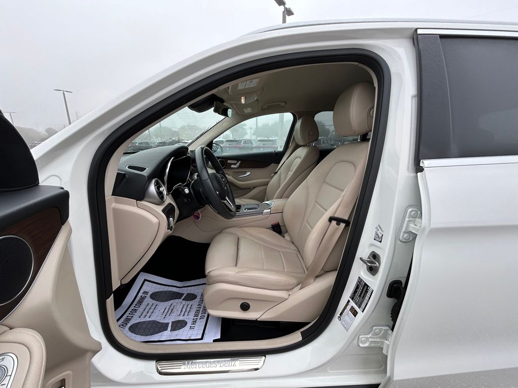 Used 2022  Mercedes-Benz GLC 300 image 15