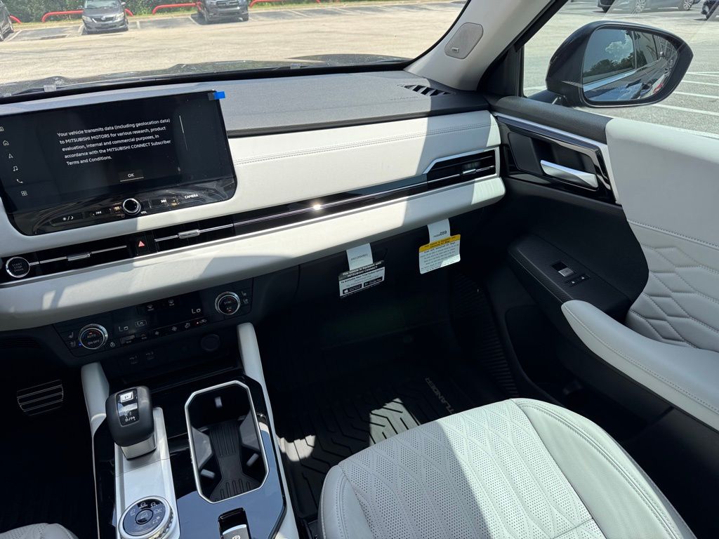 2025 Mitsubishi Outlander SEL photo 20