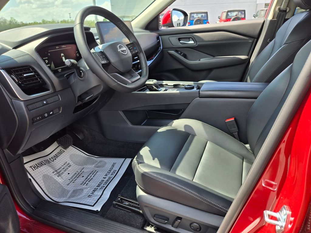 View vehicle photo 7