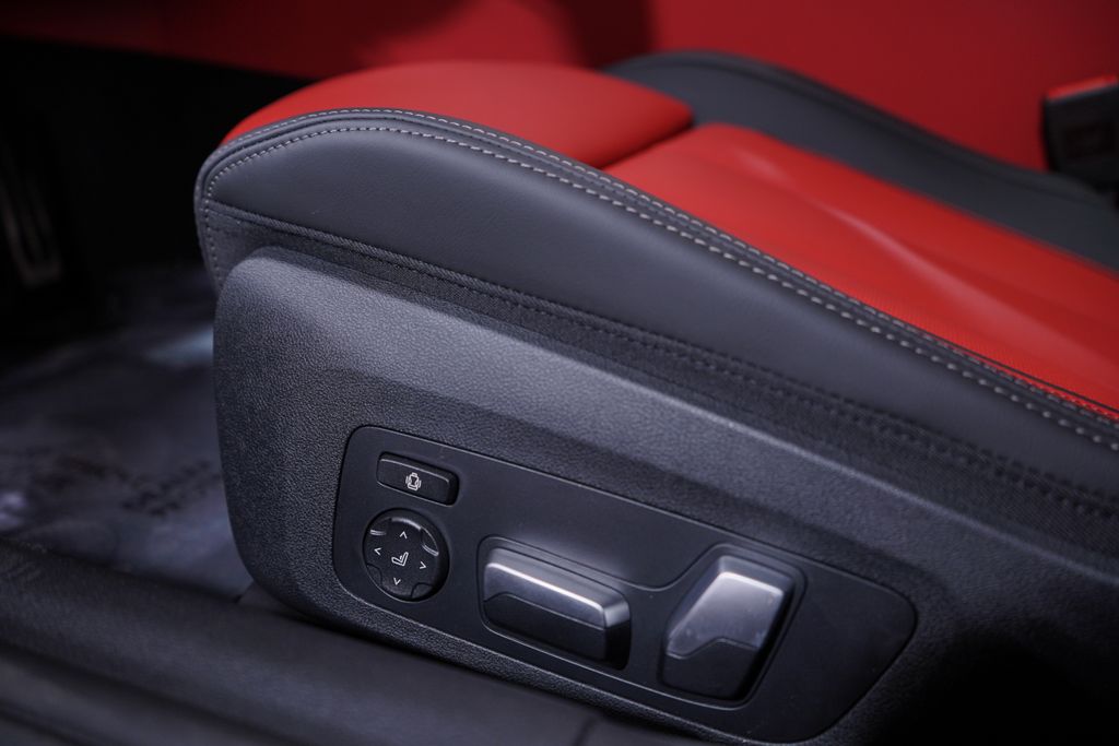 Thumbnail: 2026 BMW 8 Series - 18