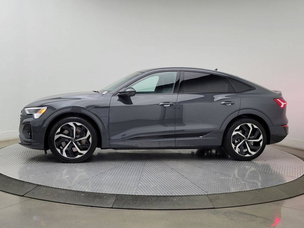Thumbnail: 2024 Audi Q8 e-tron - 3