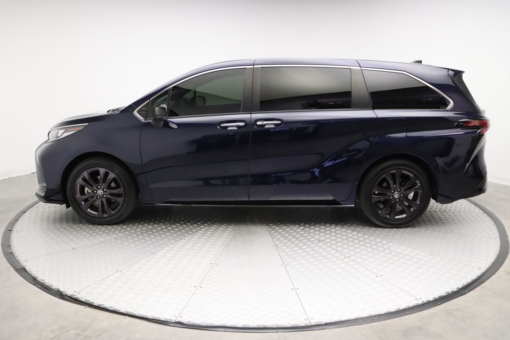 2022 Toyota Sienna XSE 12