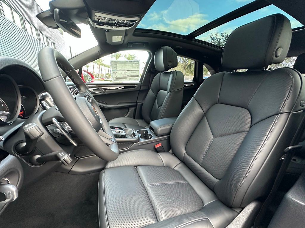 Thumbnail: 2026 Porsche Macan - 5