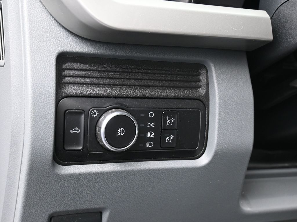 Used 2025 Oxford White Ford XLT image 15