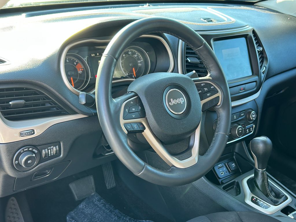 Thumbnail: 2016 Jeep Cherokee - 13