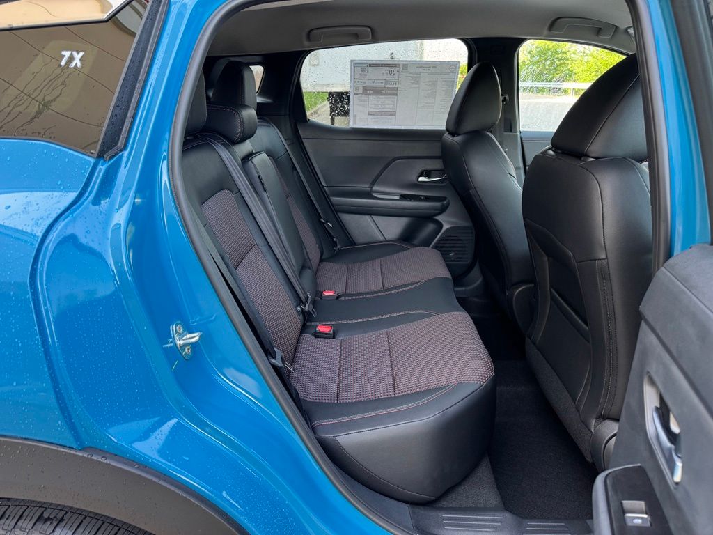New 2026 Arctic Ice Blue Metallic / Super Black Two-tone Nissan SR image 11