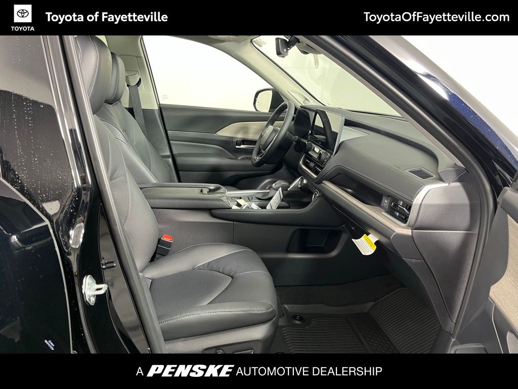 Thumbnail: 2026 Toyota Grand Highlander - 8