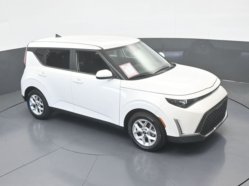 Used 2024 Snow White Pearl Kia LX image 49
