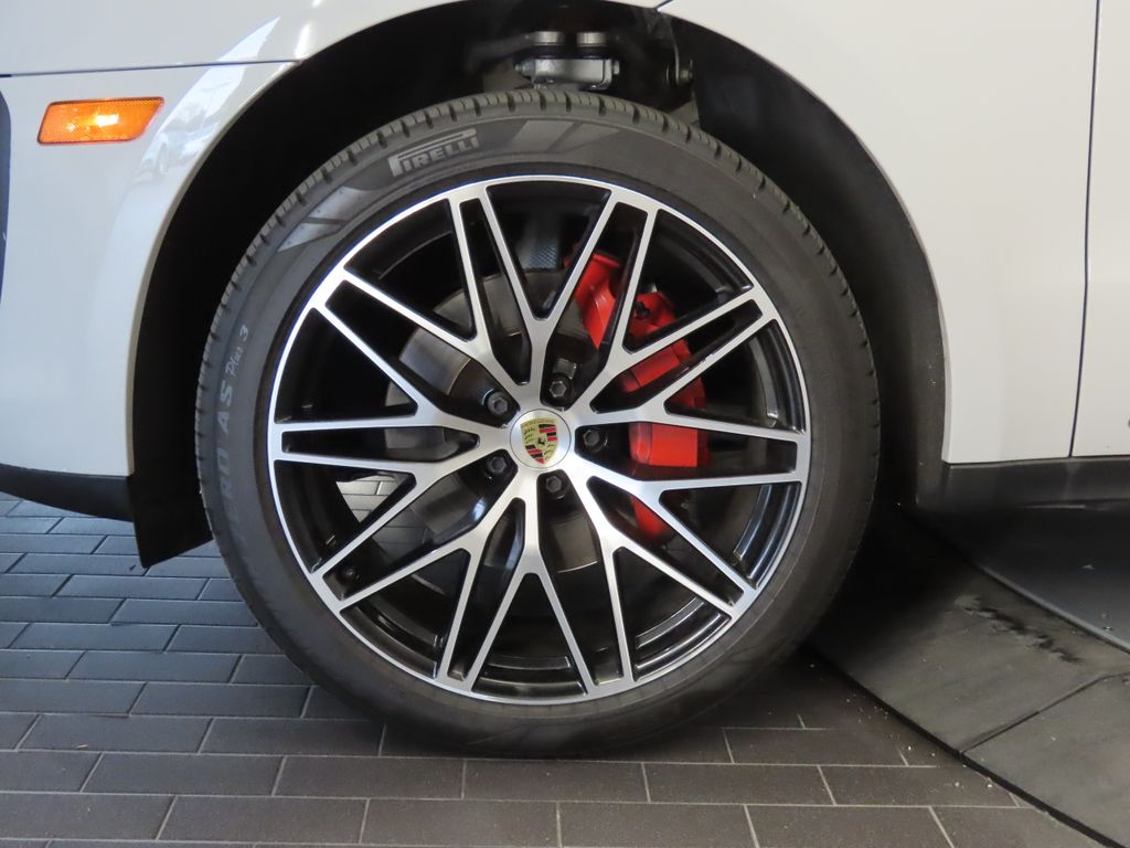 Thumbnail: 2023 Porsche Macan - 11