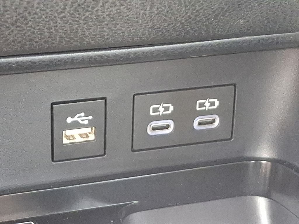 2025 Toyota Camry SE 27